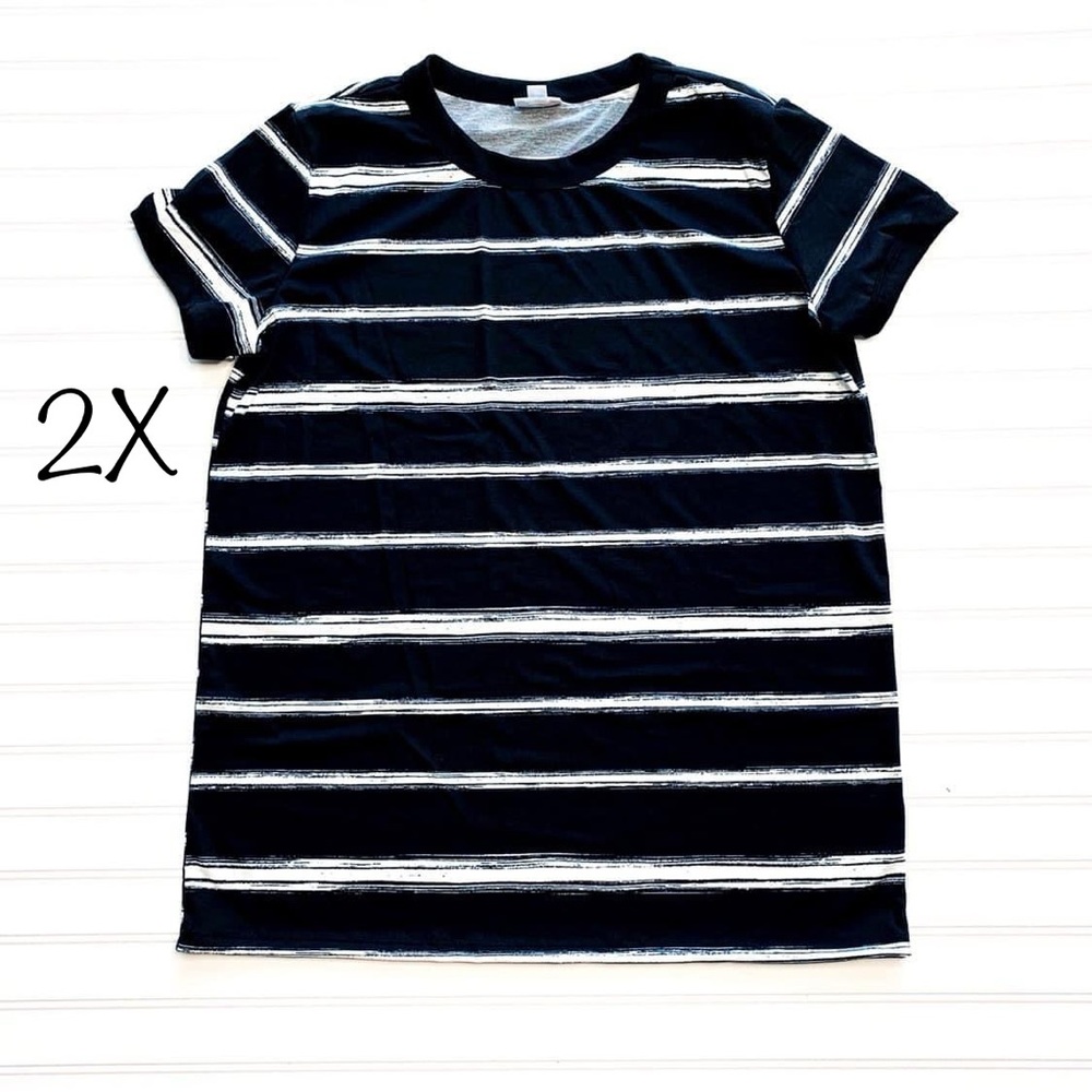 NWT LuLaRoe Liv Tee